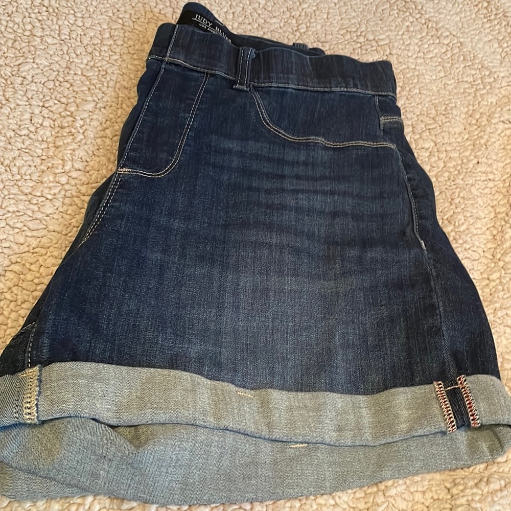 Judy blue pull on shorts